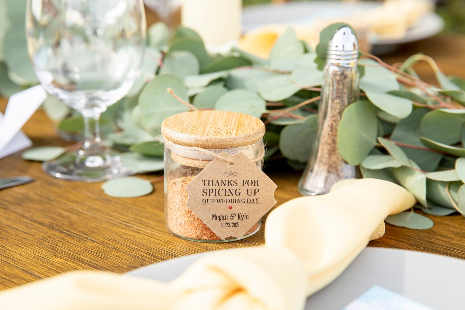 glass jar of spices as a wedding favor