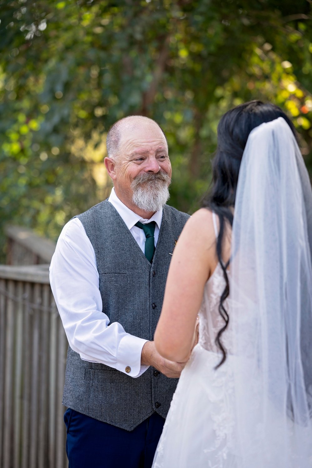 father looking the bride during the first look