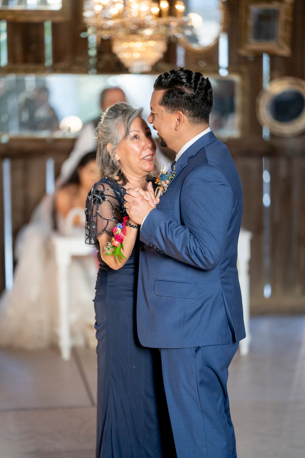 mother son dance at a wedding